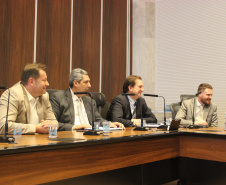Os projetos do Corredor Oeste de Exportação - Nova Ferroeste, que deverá ligar Maracaju (MS) ao Porto de Paranaguá, incluindo o ramal Cascavel a Foz do Iguaçu, foram apresentados aos empresários da RZD International, uma operadora do sistema ferroviário russo. Foto: Divulgação/SEPL