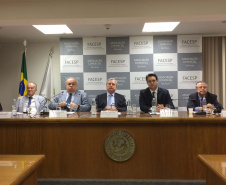 O governador Carlos Massa Ratinho Junior afirmou nesta segunda-feira (11) que a gestão pública precisa inovar e se modernizar para prestar serviços de melhor qualidade à população. A declaração foi feita em palestra na Associação Comercial de São Paulo (ACSP), na capital paulista, que reuniu membros dos conselhos Político e Social (Cops) e de Economia (COE) da entidade.Foto: ACSP