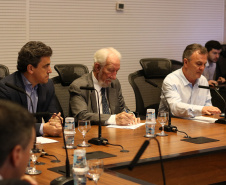 A modernização da malha rodoviária paranaense e as novas concessões de rodovias foram temas de um encontro realizado nesta segunda-feira (11), no Palácio Iguaçu, entre representantes do Governo do Estado e parlamentares da bancada federal paranaense em Brasília