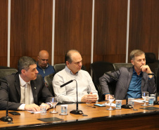 A modernização da malha rodoviária paranaense e as novas concessões de rodovias foram temas de um encontro realizado nesta segunda-feira (11), no Palácio Iguaçu, entre representantes do Governo do Estado e parlamentares da bancada federal paranaense em Brasília