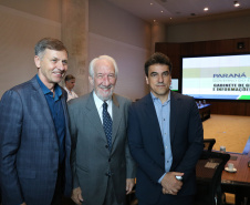 A modernização da malha rodoviária paranaense e as novas concessões de rodovias foram temas de um encontro realizado nesta segunda-feira (11), no Palácio Iguaçu, entre representantes do Governo do Estado e parlamentares da bancada federal paranaense em Brasília