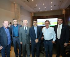A modernização da malha rodoviária paranaense e as novas concessões de rodovias foram temas de um encontro realizado nesta segunda-feira (11), no Palácio Iguaçu, entre representantes do Governo do Estado e parlamentares da bancada federal paranaense em Brasília