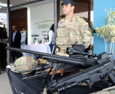 O Batalhão de Operações Especiais comemorou nesta segunda-feira (11) nove anos em solenidade em Curitiba. Para marcar a data foram entregues comandas, medalhas e certificados. O comandante-geral da Polícia Militar do Paraná, Péricles da Matos, falou sobre a trajetória da unidade desde que foi criada, passando pelo surgimento das operações especiais na PM, há quase 50 anos, através do Comando de Operações Especiais (COE). Foto:PMPR