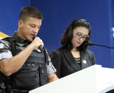 O Batalhão de Operações Especiais comemorou nesta segunda-feira (11) nove anos em solenidade em Curitiba. Para marcar a data foram entregues comandas, medalhas e certificados. O comandante-geral da Polícia Militar do Paraná, Péricles da Matos, falou sobre a trajetória da unidade desde que foi criada, passando pelo surgimento das operações especiais na PM, há quase 50 anos, através do Comando de Operações Especiais (COE). Foto:PMPR