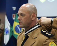 O Batalhão de Operações Especiais comemorou nesta segunda-feira (11) nove anos em solenidade em Curitiba. Para marcar a data foram entregues comandas, medalhas e certificados. O comandante-geral da Polícia Militar do Paraná, Péricles da Matos, falou sobre a trajetória da unidade desde que foi criada, passando pelo surgimento das operações especiais na PM, há quase 50 anos, através do Comando de Operações Especiais (COE). Foto:PMPR