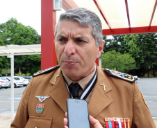 O Batalhão de Operações Especiais comemorou nesta segunda-feira (11) nove anos em solenidade em Curitiba. Para marcar a data foram entregues comandas, medalhas e certificados. O comandante-geral da Polícia Militar do Paraná, Péricles da Matos, falou sobre a trajetória da unidade desde que foi criada, passando pelo surgimento das operações especiais na PM, há quase 50 anos, através do Comando de Operações Especiais (COE). Foto:PMPR