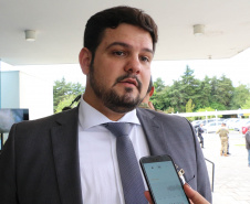 O Batalhão de Operações Especiais comemorou nesta segunda-feira (11) nove anos em solenidade em Curitiba. Para marcar a data foram entregues comandas, medalhas e certificados. O comandante-geral da Polícia Militar do Paraná, Péricles da Matos, falou sobre a trajetória da unidade desde que foi criada, passando pelo surgimento das operações especiais na PM, há quase 50 anos, através do Comando de Operações Especiais (COE). Foto:PMPR