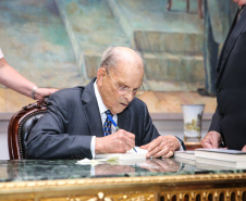 Lançamento de Livro e homenagem de universidades estaduais ao ex-governador Paulo Pimentel, no Salão Nobre do Palácio Iguaçu em Curitiba.   11/11/2019  -  Foto: Geraldo Bubniak/AEN