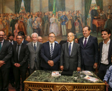 Lançamento de Livro e homenagem de universidades estaduais ao ex-governador Paulo Pimentel, no Salão Nobre do Palácio Iguaçu em Curitiba.   11/11/2019  -  Foto: Geraldo Bubniak/AEN