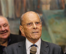 Lançamento de Livro e homenagem de universidades estaduais ao ex-governador Paulo Pimentel, no Salão Nobre do Palácio Iguaçu em Curitiba.   11/11/2019  -  Foto: Geraldo Bubniak/AEN