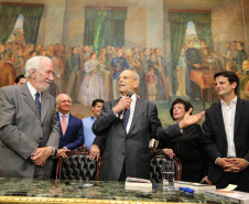 Lançamento de Livro e homenagem de universidades estaduais ao ex-governador Paulo Pimentel, no Salão Nobre do Palácio Iguaçu em Curitiba.   11/11/2019  -  Foto: Geraldo Bubniak/AEN