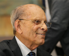 Lançamento de Livro e homenagem de universidades estaduais ao ex-governador Paulo Pimentel, no Salão Nobre do Palácio Iguaçu em Curitiba.   11/11/2019  -  Foto: Geraldo Bubniak/AEN