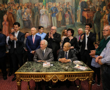 Lançamento de Livro e homenagem de universidades estaduais ao ex-governador Paulo Pimentel, no Salão Nobre do Palácio Iguaçu em Curitiba.   11/11/2019  -  Foto: Geraldo Bubniak/AEN
