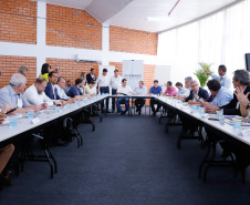 O Departamento de Trânsito do Paraná (Detran-PR) e a prefeitura de Pato Branco firmaram termo de compromisso para cooperação no trânsito. 
O termo de cooperação foi assinado nesta terça-feira (12), durante reunião do governador Carlos Massa Ratinho Junior com a equipe de secretários e dirigentes de autarquias e empresas públicas, realizada em Pato Branco, dentro da agenda da transferência da sede do governo para o município.