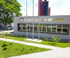 Pato Branco, no Sudoeste do Estado, ganhou uma nova sede da Delegacia da Mulher. O governador Carlos Massa Ratinho Junior inaugurou nesta terça-feira (12) o prédio em que a divisão especializada da Polícia Civil passa a funcionar. O espaço de 380 metros quadrados era utilizado pelo Fórum da cidade e foi repassado para a Secretaria de Estado da Segurança Pública. Foto: José Fernando Ogura/AEN