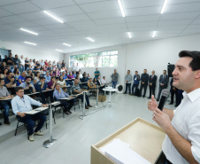 Pato Branco, no Sudoeste do Estado, ganhou uma nova sede da Delegacia da Mulher. O governador Carlos Massa Ratinho Junior inaugurou nesta terça-feira (12) o prédio em que a divisão especializada da Polícia Civil passa a funcionar. O espaço de 380 metros quadrados era utilizado pelo Fórum da cidade e foi repassado para a Secretaria de Estado da Segurança Pública.