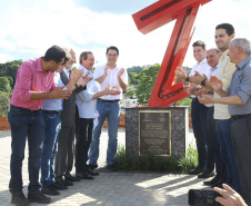 A prefeitura de Pato Branco, no Sudoeste do Paraná, ganhará uma nova sede. O Governo do Estado aportará R$ 20 milhões na obra, que deve ser licitada em 2020. Haverá contrapartida de R$ 6 milhões do município.

Nesta terça-feira (12), o governador Carlos Massa Ratinho Junior fez o lançamento da pedra fundamental do novo espaço.