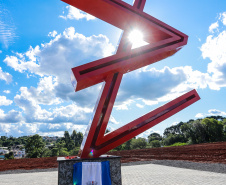 A prefeitura de Pato Branco, no Sudoeste do Paraná, ganhará uma nova sede. O Governo do Estado aportará R$ 20 milhões na obra, que deve ser licitada em 2020. Haverá contrapartida de R$ 6 milhões do município.

Nesta terça-feira (12), o governador Carlos Massa Ratinho Junior fez o lançamento da pedra fundamental do novo espaço. 