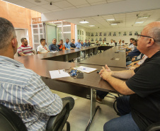 A retomada da atuação da Comissão Estadual de Segurança Pública nos Portos, Terminais e Vias Navegáveis (Cesportos), no Paraná, foi comemorada na reunião anual nesta terça-feira (12). Após um período de ostracismo, o colegiado formado por autoridades governamentais, da Portos do Paraná e das empresas portuárias voltou a ser atuante em 2019, aumentando o compromisso com os códigos internacionais de segurança vigentes.