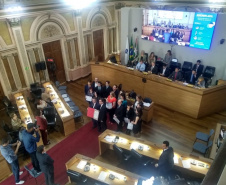 Dezessete integrantes da Polícia Científica do Paraná foram homenageados na Câmara de Vereadores de Curitiba nesta quarta-feira (13)