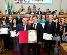 Dezessete integrantes da Polícia Científica do Paraná foram homenageados na Câmara de Vereadores de Curitiba nesta quarta-feira (13)