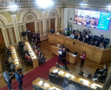 Dezessete integrantes da Polícia Científica do Paraná foram homenageados na Câmara de Vereadores de Curitiba nesta quarta-feira (13)
