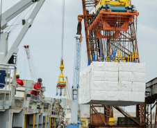  Klabin exporta sua maior carga pelo Porto de Paranaguá
