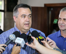 O Governo do Estado libera nesta quinta-feira (14) mais R$ 25 milhões para a continuidade das obras do Hospital da Criança de Maringá (Noroeste). A solenidade acontece na prefeitura de Maringá, com as presenças do Secretário do Desenvolvimento Urbano e Obras Públicas ? JoãoCarlos Ortega,  Secretário de Saúde ? Beto Preto, o Prefeito de Maringá, Ulisses Maia.Maringá, 14/11/2019 -  Foto: Geraldo Bubniak/AEN
