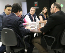 A Secretaria do Planejamento e Projetos Estruturantes do Paraná iniciou mais uma etapa da implementação do Programa de Integridade e Compliance, coordenado pela Controladoria-Geral do Estado. Depois da fase de entrevistas com servidores, a secretaria é a primeira a receber o Plano de Integridade, que reúne sugestões para reduzir riscos de desvios de conduta ou de 