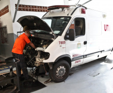 Cerca de 90% da frota de veículos oficiais do Estado está em circulação e com a manutenção em dia. Em quase três meses – entre 1º de agosto e 20 de outubro – foram reparados 8.431 veículos a um custo médio de R$ 833 por conserto. No mesmo período do ano anterior, foram reparados 5.396 veículos, a um valor médio de R$ 1.136 por conserto. O custo médio por reparo caiu 26,6%.Curitiba, 18/11/2019 - Foto: Ari Dias/AEN
