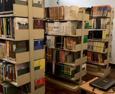 A Biblioteca Pública do Paraná (BPP) reformulou a sala da Seção Braille, tornando-a mais acessível para o público em geral. O local destinado aos livros aumentou, facilitando a circulação dos usuários. Foto: Divulgação/BPP