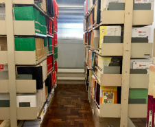 A Biblioteca Pública do Paraná (BPP) reformulou a sala da Seção Braille, tornando-a mais acessível para o público em geral. O local destinado aos livros aumentou, facilitando a circulação dos usuários. Foto: Divulgação/BPP