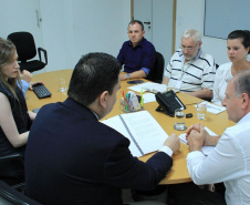 A Coordenadoria de Integridade e Compliance, da Controladoria-Geral do Estado, entregou, nesta segunda-feira (18), o Plano de Integridade da Secretaria do Desenvolvimento Urbano e de Obras Públicas. O documento contém o mapeamento das atividades ou processos que podem apresentar riscos e vulnerabilidades ao trabalho íntegro e eficiente e foi recebido pelo secretário João Carlos Ortega. Foto:Divulgação/SEDU