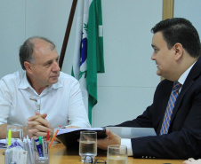 A Coordenadoria de Integridade e Compliance, da Controladoria-Geral do Estado, entregou, nesta segunda-feira (18), o Plano de Integridade da Secretaria do Desenvolvimento Urbano e de Obras Públicas. O documento contém o mapeamento das atividades ou processos que podem apresentar riscos e vulnerabilidades ao trabalho íntegro e eficiente e foi recebido pelo secretário João Carlos Ortega. Foto:Divulgação/SEDU