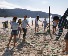 SLACKLINE – É um esporte de equilíbrio sobre uma fita elástica esticada entre dois pontos fixos, o que permite ao praticante andar e fazer manobras por cima. Algumas variações mais radicais incluem waterline (slackline sobre água) e highline (slackline em grandes alturas).Foto: José Fernando Ogura/AEN