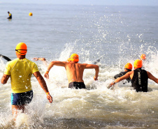TRIATHLON – É um esporte de resistência composto por três modalidades: natação, ciclismo e corrida. Elas são disputadas nesta ordem e o vencedor é o atleta que cruzar por primeiro a linha de chegada da corrida.Foto Gilson Abreu/AEN