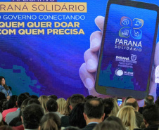 O aplicativo desenvolvido pelo Governo do Estado, que conecta quem deseja doar bens e produtos a entidades sociais que ajudam quem precisa, está facilitando e incentivando essas ações de solidariedade. Em um mês, o aplicativo Paraná Solidário atingiu a marca de 460 doadores e 240 entidades cadastradas. Foto:Divulgação/SEJUF