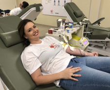 Servidores da Controladoria-Geral do Estado (CGE) se mobilizaram desde o início do mês para o Dia Nacional do Doador de Sangue Voluntário, celebrado nesta segunda-feira (25). O maior grupo se reuniu na sexta-feira (22) com apoio da Superintendência-Geral de Ação Solidária, vinculada à Secretaria da Justiça, Família e Trabalho, para doar sangue. Foto: Divulgação/CGE