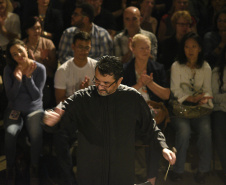 A parceria do Museu Paranaense com a Universidade Tecnológica do Paraná continua com apresentações dos grupos instrumentais da universidade. Dia 29 de novembro, às 19h30, a Camerata UTFPR interpreta as canções do musical West Side Story, e dia 6 de dezembro, às 19h, o grupo PianoTec UTFPR dá vida a obras da literatura pianística que vão do período barroco até o século XX.Foto: Kraw Penas/SECC