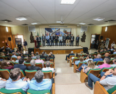 a primeira reunião para apresentação do cronograma de atividades, o secretário de Estado da Infraestrutura e Logística, Sandro Alex, explicou que o objetivo dos grupos de trabalho do Governo do Estado e da União é garantir uma modelagem moderna de concessão. “O que estamos propondo no lote de concessões do Paraná, que é o maior do Brasil, é uma modelagem com menores tarifas, que garanta valor justo para os usuários e investimentos importantes”, destacou.
