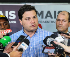a primeira reunião para apresentação do cronograma de atividades, o secretário de Estado da Infraestrutura e Logística, Sandro Alex, explicou que o objetivo dos grupos de trabalho do Governo do Estado e da União é garantir uma modelagem moderna de concessão. “O que estamos propondo no lote de concessões do Paraná, que é o maior do Brasil, é uma modelagem com menores tarifas, que garanta valor justo para os usuários e investimentos importantes”, destacou.