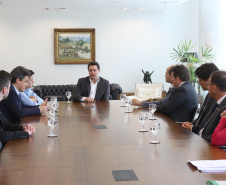 O Governo do Paraná deu mais um importante passo do processo de concessão de rodovias em todo o estado. O governador Carlo Massa Ratinho Junior assinou nesta (sexta-feira 26), no Palácio Iguaçu o decreto que cria o Grupo Técnico de Acompanhamento e Apoio Conjunto "GTAAC-Paraná". Curitiba,26/11/2019 Foto:Jaelson Lucas / AEN