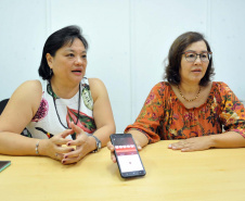 A Universidade Estadual de Londrina (UEL) desenvolveu um aplicativo (APP) para smartphones que oferece possibilidade de comunicação e informação odontológica para pessoas surdas em atendimento emergencial ou consulta de rotina. O projeto de pesquisa é liderado pelas professoras Elisa Tanaka Carloto e Maria Celeste Morita, do Departamento de Medicina Oral e Odontologia Infantil, do Centro de Ciências da Saúde (CCS). Foto: Divulgação/UEL
