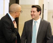 O governador Carlos Massa Ratinho Junior apresentou nesta quarta-feira (27), na Bolsa de Valores de São Paulo, as oportunidades de investimentos no Paraná. Ele destacou os potenciais do Estado, a moderna legislação sobre Parcerias Público-Privadas (PPPs) e o novo programa de concessão de rodovias, que vai abranger 4,1 quilômetros de estradas.