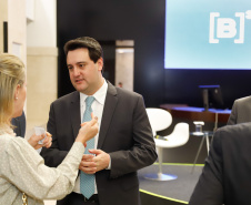 O governador Carlos Massa Ratinho Junior apresentou nesta quarta-feira (27), na Bolsa de Valores de São Paulo, as oportunidades de investimentos no Paraná. Ele destacou os potenciais do Estado, a moderna legislação sobre Parcerias Público-Privadas (PPPs) e o novo programa de concessão de rodovias, que vai abranger 4,1 quilômetros de estradas.
