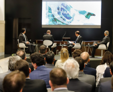 O governador Carlos Massa Ratinho Junior apresentou nesta quarta-feira (27), na Bolsa de Valores de São Paulo, as oportunidades de investimentos no Paraná. Ele destacou os potenciais do Estado, a moderna legislação sobre Parcerias Público-Privadas (PPPs) e o novo programa de concessão de rodovias, que vai abranger 4,1 quilômetros de estradas.