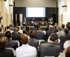 O governador Carlos Massa Ratinho Junior apresentou nesta quarta-feira (27), na Bolsa de Valores de São Paulo, as oportunidades de investimentos no Paraná. Ele destacou os potenciais do Estado, a moderna legislação sobre Parcerias Público-Privadas (PPPs) e o novo programa de concessão de rodovias, que vai abranger 4,1 quilômetros de estradas.