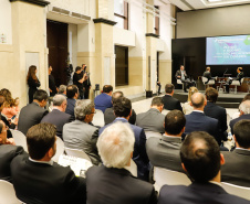 O governador Carlos Massa Ratinho Junior apresentou nesta quarta-feira (27), na Bolsa de Valores de São Paulo, as oportunidades de investimentos no Paraná. Ele destacou os potenciais do Estado, a moderna legislação sobre Parcerias Público-Privadas (PPPs) e o novo programa de concessão de rodovias, que vai abranger 4,1 quilômetros de estradas.