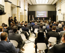 O governador Carlos Massa Ratinho Junior apresentou nesta quarta-feira (27), na Bolsa de Valores de São Paulo, as oportunidades de investimentos no Paraná. Ele destacou os potenciais do Estado, a moderna legislação sobre Parcerias Público-Privadas (PPPs) e o novo programa de concessão de rodovias, que vai abranger 4,1 quilômetros de estradas.