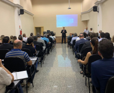 A Controladoria-Geral do Estado (CGE) promoveu capacitação sobre a modalidade de licitação que começa a ser adotada pelo Paraná, principalmente para obras públicas. O auditor do Tribunal de Contas da União (TCU) Claudio Sarian explicou o Regime Diferenciado de Contratações Públicas e destacou que este permite melhor planejamento de gastos e restrição à quantidade de aditivos. fOTO: dIVULGAÇÃO/CGE